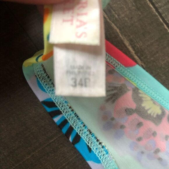 Vintage Victoria’s Secret Bikini Top and Skirt - Picture 8 of 8